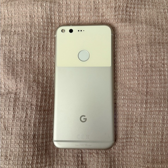 First Generation Google Pixel - Picture 1 of 3